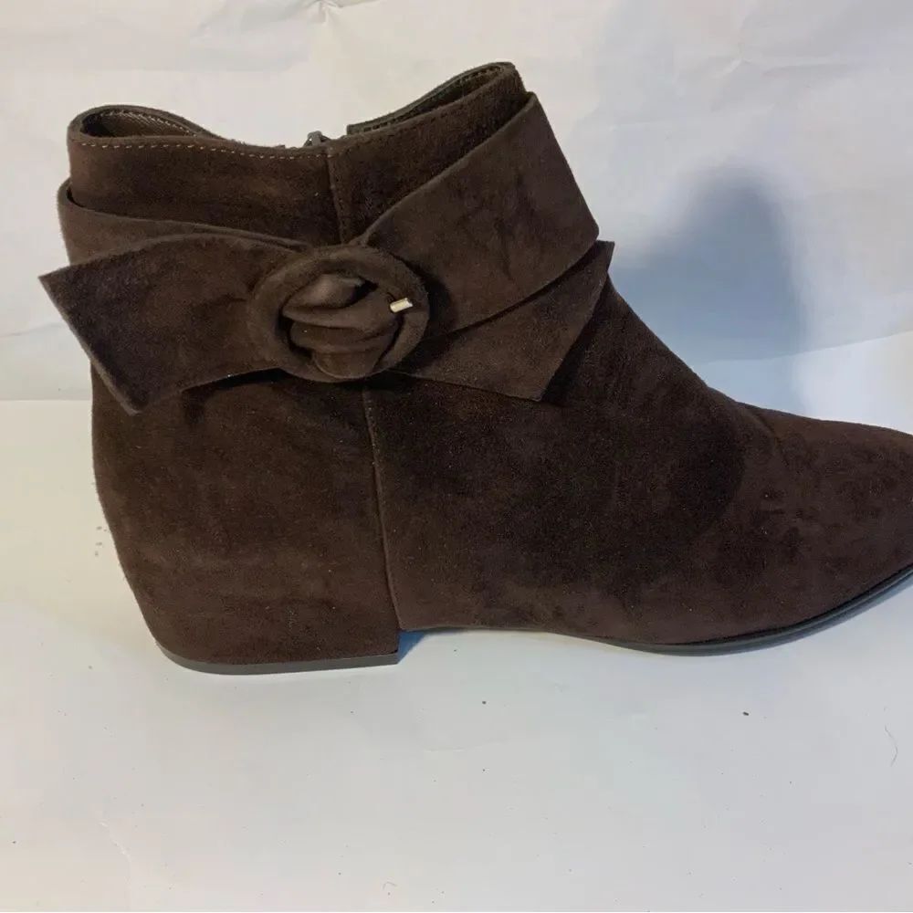 New Vaneli Womens Suede Boots Size 10 Narrow Side Zipper Buckle Detail Brown